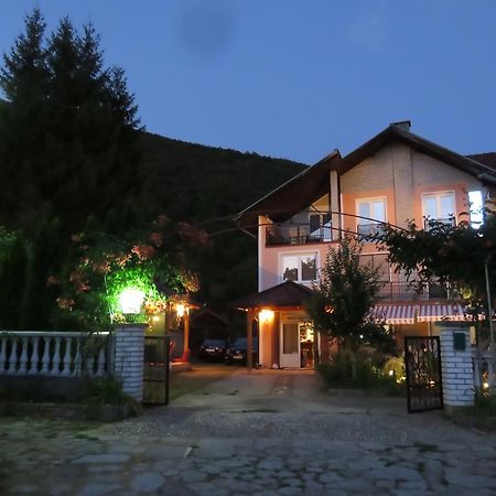 Villa Artemida Kulen Vakuf Exterior photo